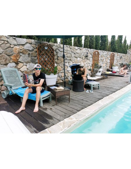 Échange découvrir le Français en séjour linguistique, apprendre chez un professeur, près de la piscine
